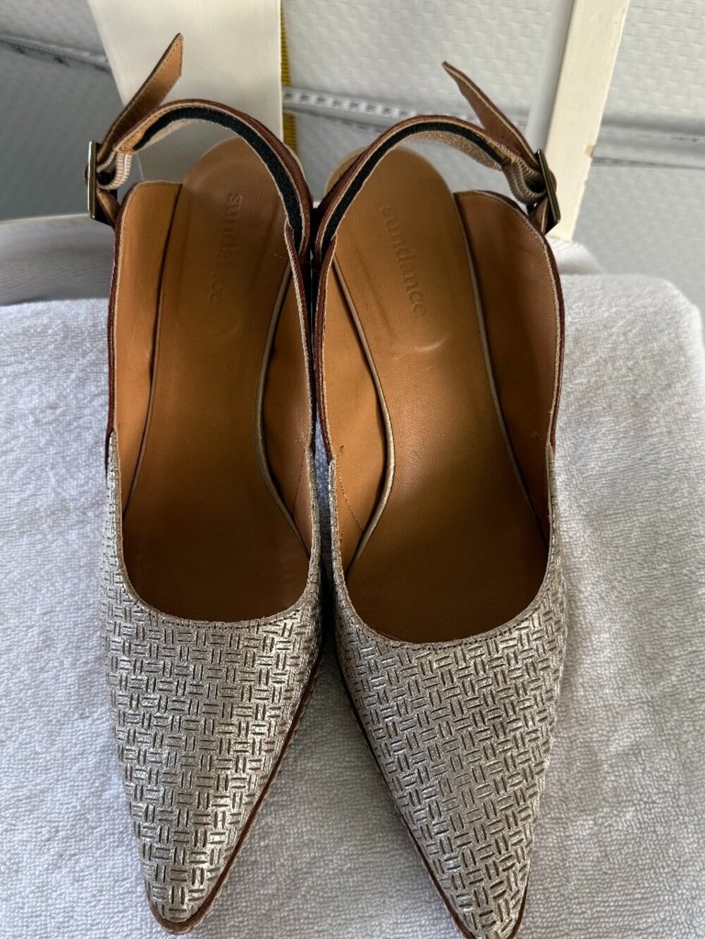 SUNDANCE SILVER/TAN LEATHER SLINGBACK HEELS SIZE 41